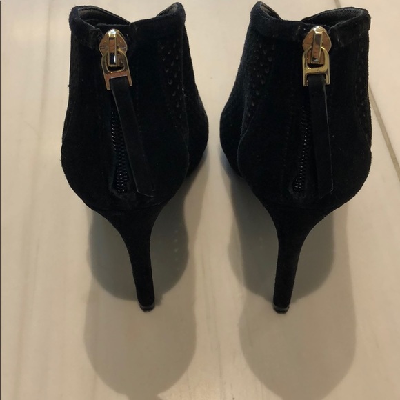 Vince Camuto signature leather bootie - Picture 4 of 5